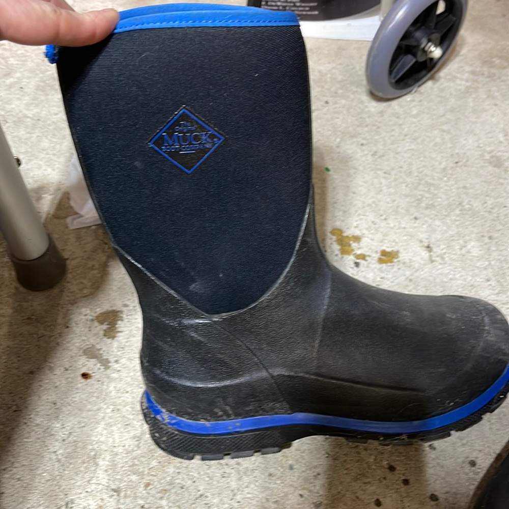 Kids muck boots